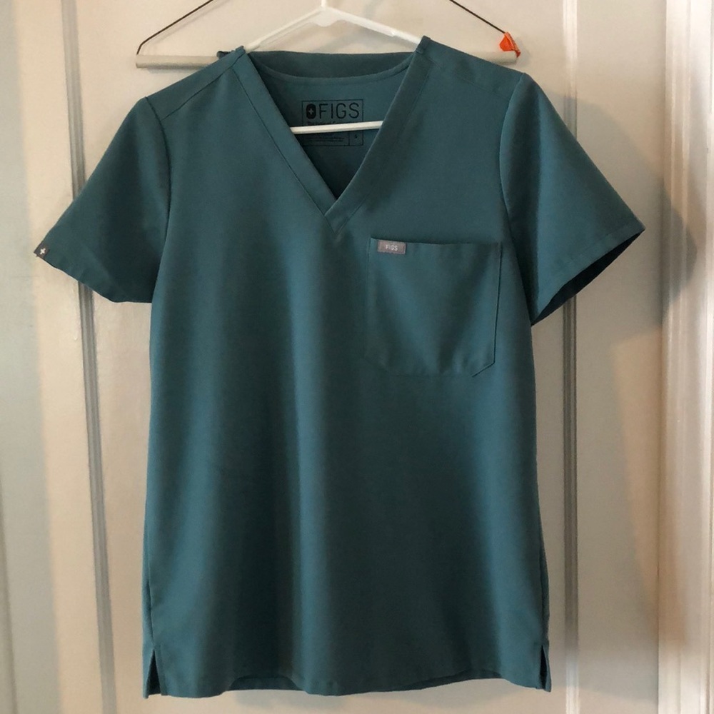 Matching turquoise small Figs scrub set.